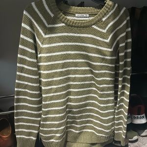 Pink clover knit crew neck in olive and cream